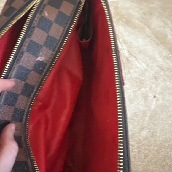 Limited edition spray ground bag with chic red interior - Picture 4 of 5